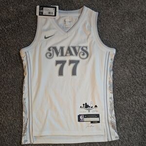 Doncic Luka Nike White and Gray Mavs 77 Jersey